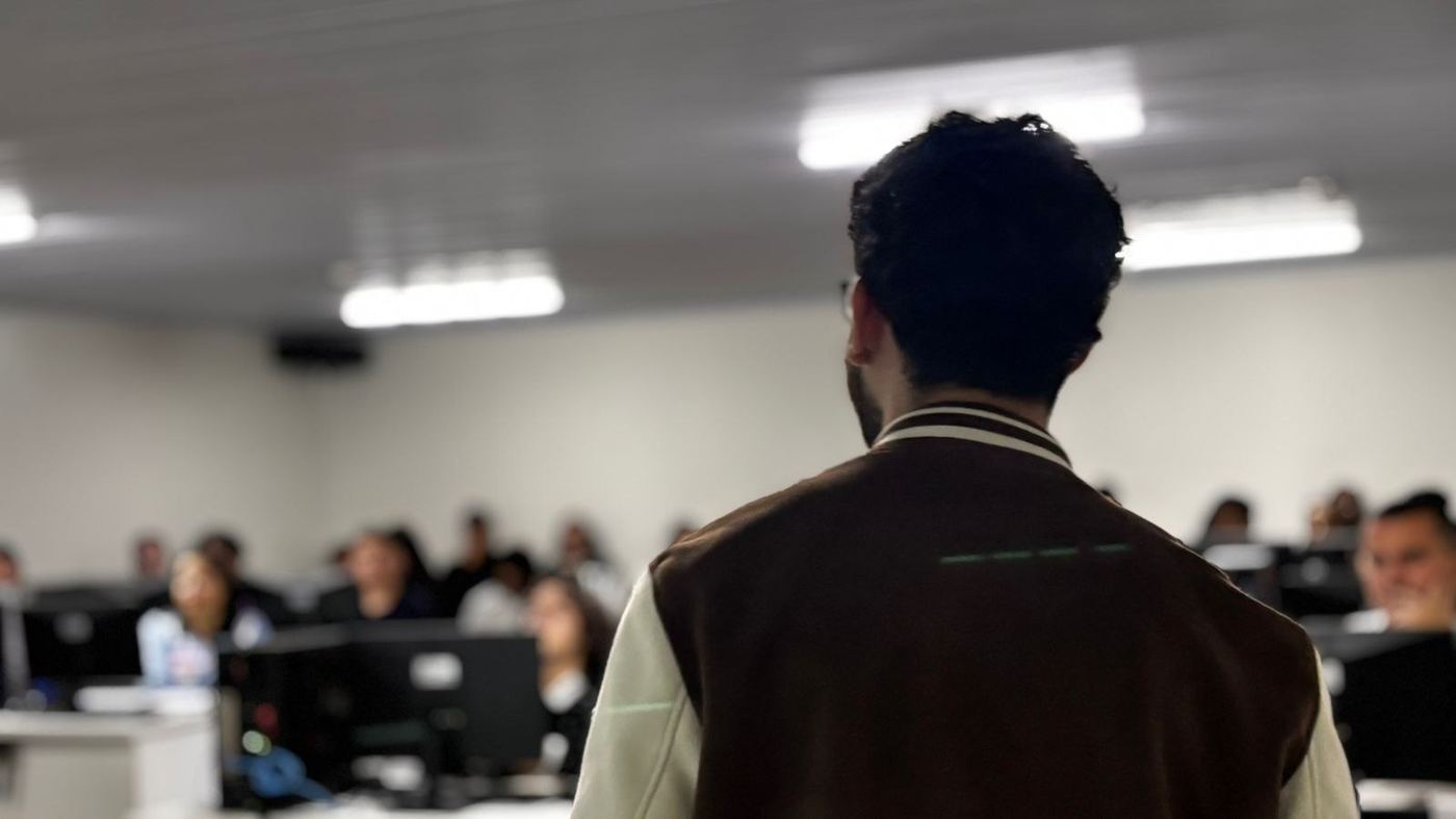 Palestra em laboratório de informática
